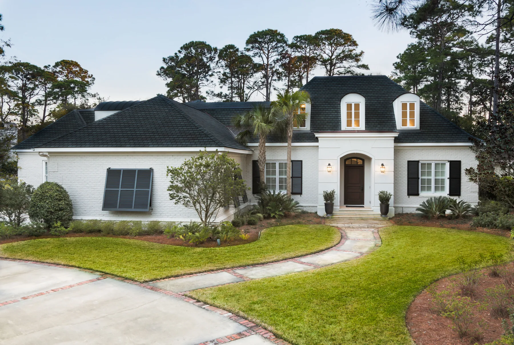 Front exterior of the Cavalier Residence on Saint Simons Island