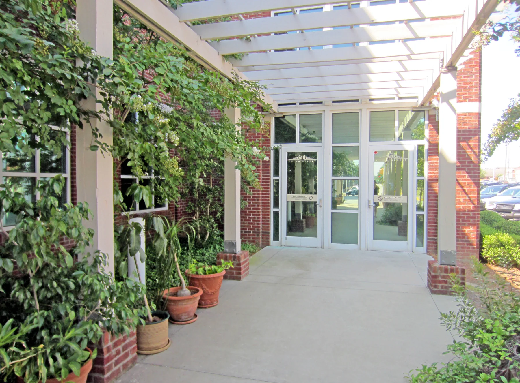 Planted covered entry to Third Street Medical Office Building